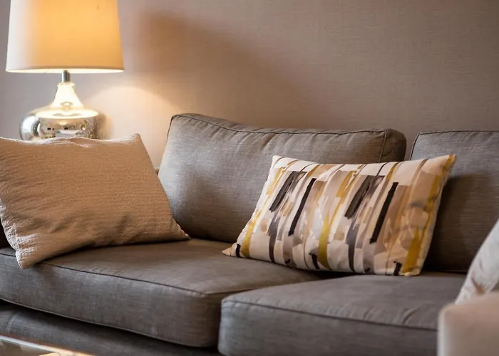 Exclusive 2 Bed, Free Private Parking, In West End